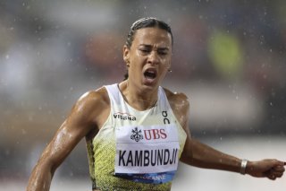 Ditaji Kambundkji dispute les séries du 100 m haies samedi KEYSTONE/JEAN-CHRISTOPHE BOTT